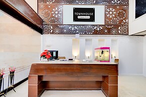 Deluxe Townhouse Narayanaguda Metro