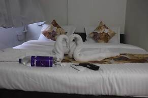 Hotel Savera Inn