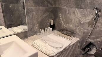 Clowzer Hotel