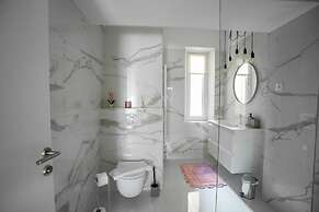 Prime City Center Studio in Split - Walk to Diocletian's Palace