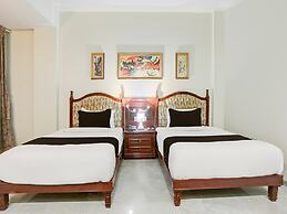 Palette Anand Hotel La Casa Inn