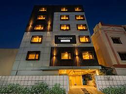 Super Townhouse V Hotel