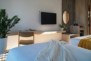 Zenora Hillside Garden