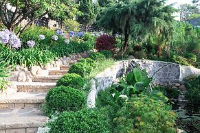 Zenora Hillside Garden