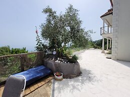 Apartment With Heated Pool Jacuzzi sea View