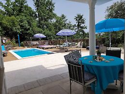 Apartment With Heated Pool Jacuzzi sea View
