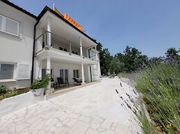 Apartment With Heated Pool Jacuzzi sea View