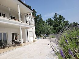 Apartment With Heated Pool Jacuzzi sea View