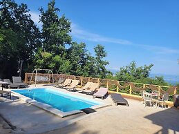 Apartment With Heated Pool Jacuzzi sea View