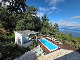 Apartment With Heated Pool Jacuzzi sea View