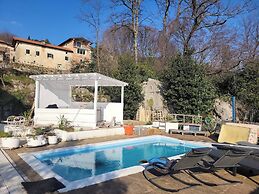 Apartment With Heated Pool Jacuzzi sea View