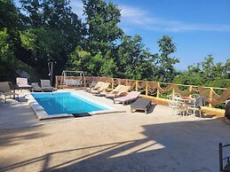 Apartment With Heated Pool Jacuzzi sea View