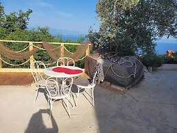 Apartment With Heated Pool Jacuzzi sea View