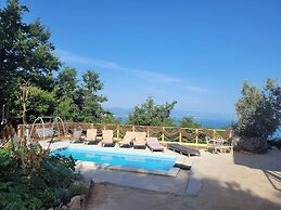 Apartment With Heated Pool Jacuzzi sea View