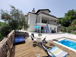 Apartment With Heated Pool Jacuzzi sea View