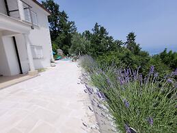 Apartment With Heated Pool Jacuzzi sea View