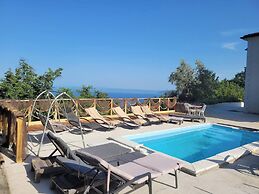 Apartment With Heated Pool Jacuzzi sea View