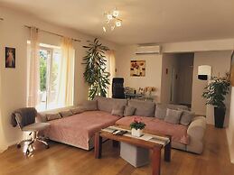 Apartment With Heated Pool Jacuzzi sea View