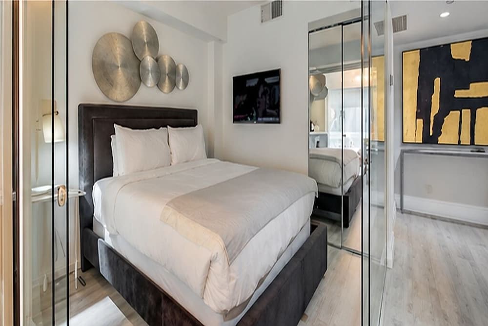 Avalon Signature Suites DT