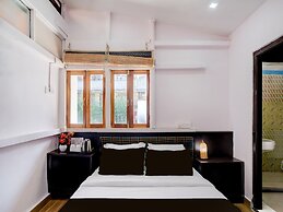 Deluxe55 Pillars House