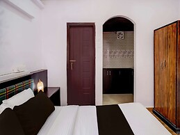 Deluxe55 Pillars House