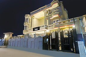 Deluxe Vijay Khand Gomti Nagar