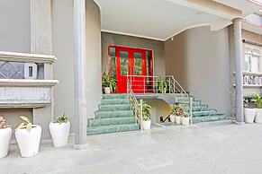 Deluxe Vijay Khand Gomti Nagar
