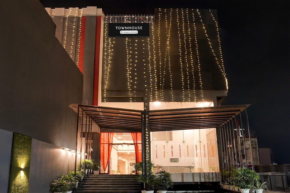 Super Deluxe Room Gomti Nagar Matiyari