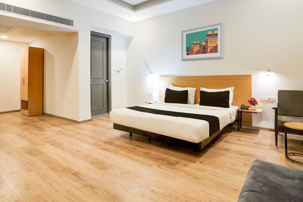 Super Deluxe Room Gomti Nagar Matiyari