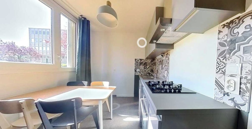 Private Room in a Shared Flat - Lyon 8 e