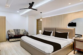Deluxe Mohali Hotel HM Crystal