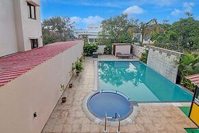 Deluxe Tropicana Beach Resort