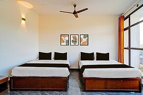 Classic With Balcony Hotel Raj