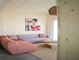 Luxury Oceanic Bungalow for 6 Guests
