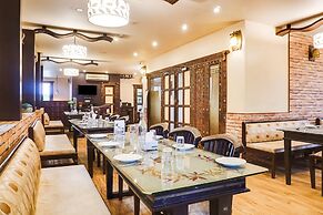 Super Townhouse Oak Prabhat Road