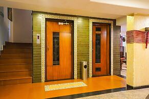 Super Townhouse Oak Prabhat Road