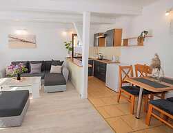 Comfortable Holiday Home, Summer Pool
