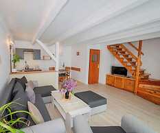 Comfortable Holiday Home, Summer Pool