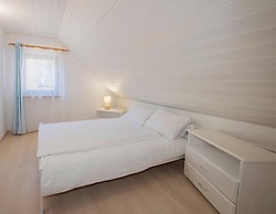 Comfortable Holiday Home, Summer Pool