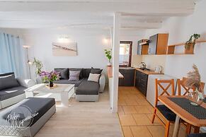 Comfortable Holiday Home, Summer Pool