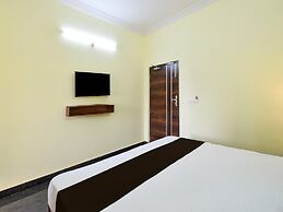 Deluxe Hotel Godavari