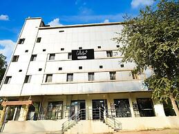 Deluxe Hotel Godavari