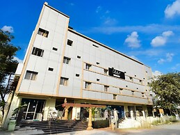 Deluxe Hotel Godavari