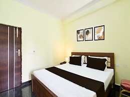 Deluxe Hotel Godavari