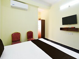 Deluxe Hotel Godavari