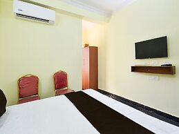 Deluxe Hotel Godavari