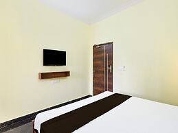 Deluxe Hotel Godavari