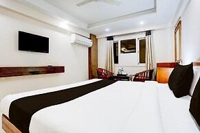 Deluxe Padav Square Hotel Shelter
