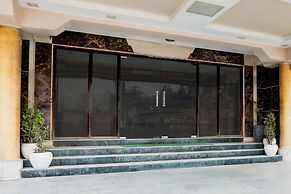 Deluxe Padav Square Hotel Shelter
