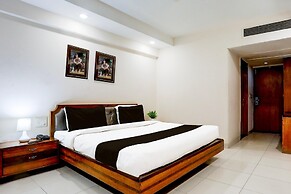 Deluxe Padav Square Hotel Shelter